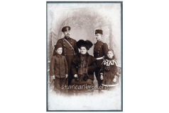 Полковник Пачев със семейството си.